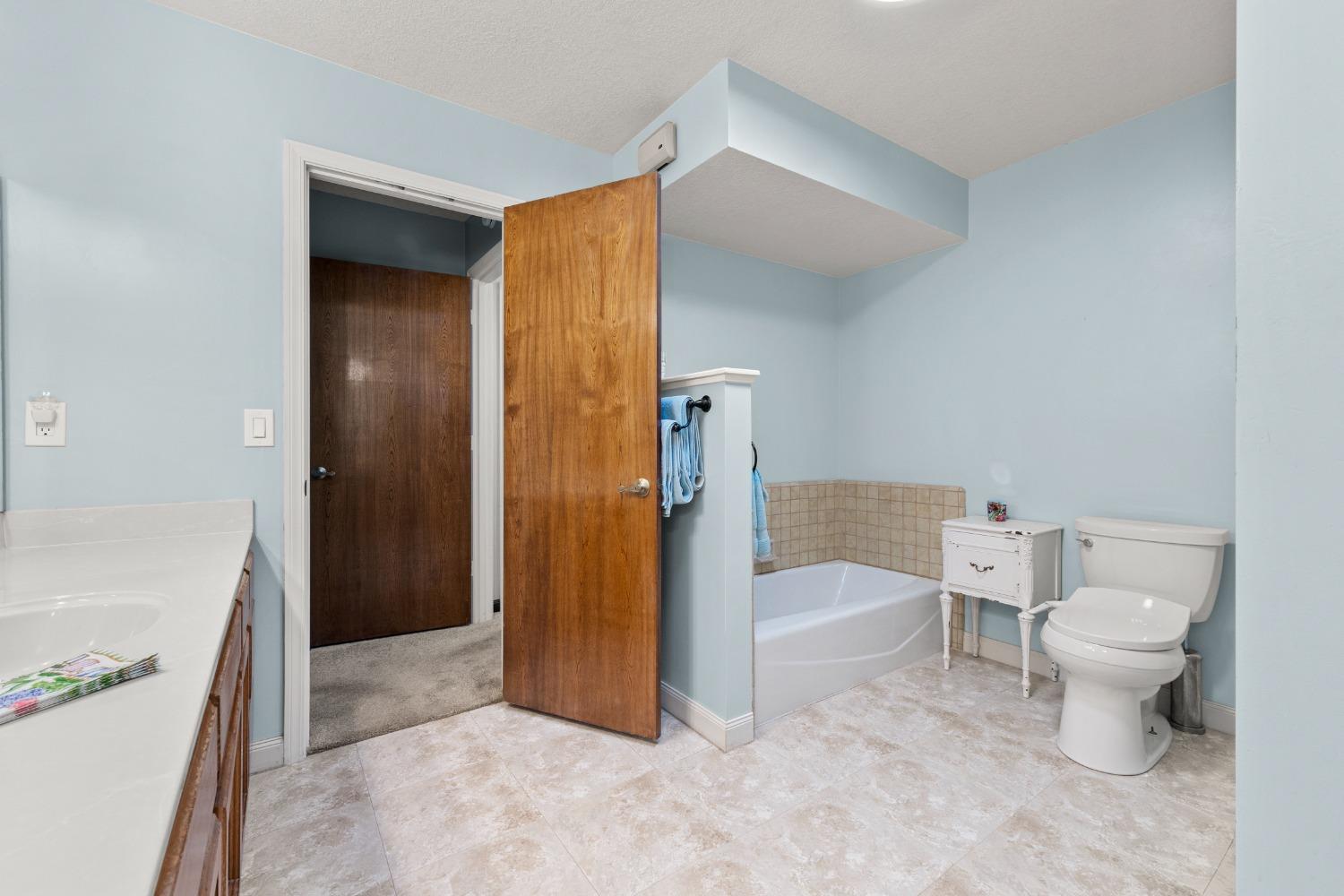 Detail Gallery Image 35 of 47 For 24 Sage River Cir, Sacramento,  CA 95831 - 3 Beds | 3 Baths
