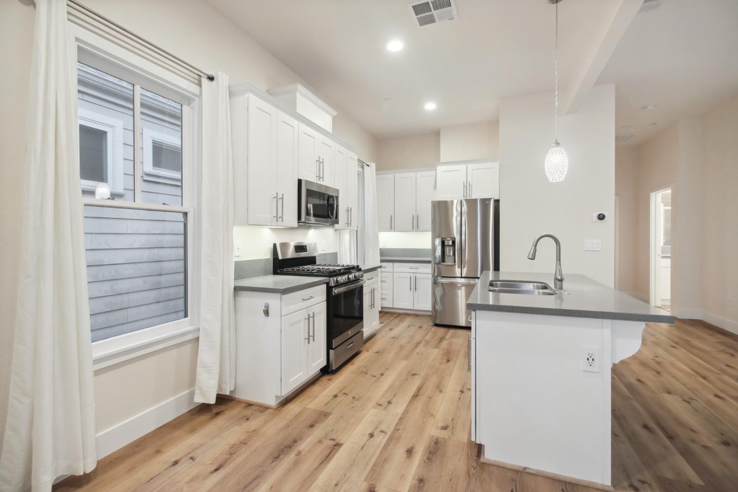 Detail Gallery Image 39 of 59 For 2021 S St, Sacramento,  CA 95811 - – Beds | – Baths