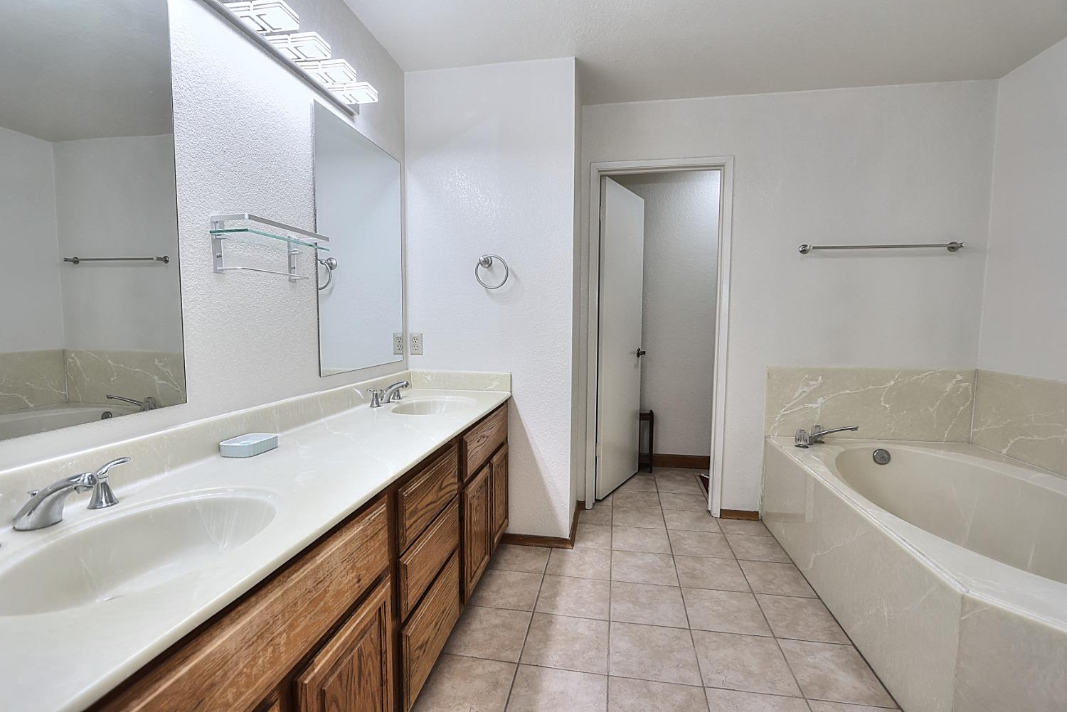 Detail Gallery Image 31 of 69 For 1982 University Park Dr, Sacramento,  CA 95825 - 3 Beds | 2/1 Baths