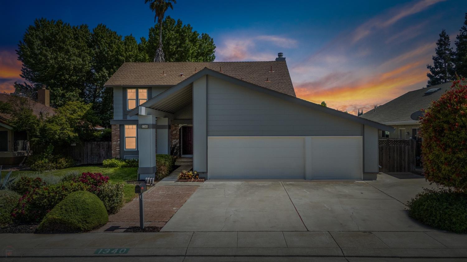 Detail Gallery Image 2 of 49 For 1340 Renown Dr, Tracy,  CA 95376 - 4 Beds | 2/1 Baths