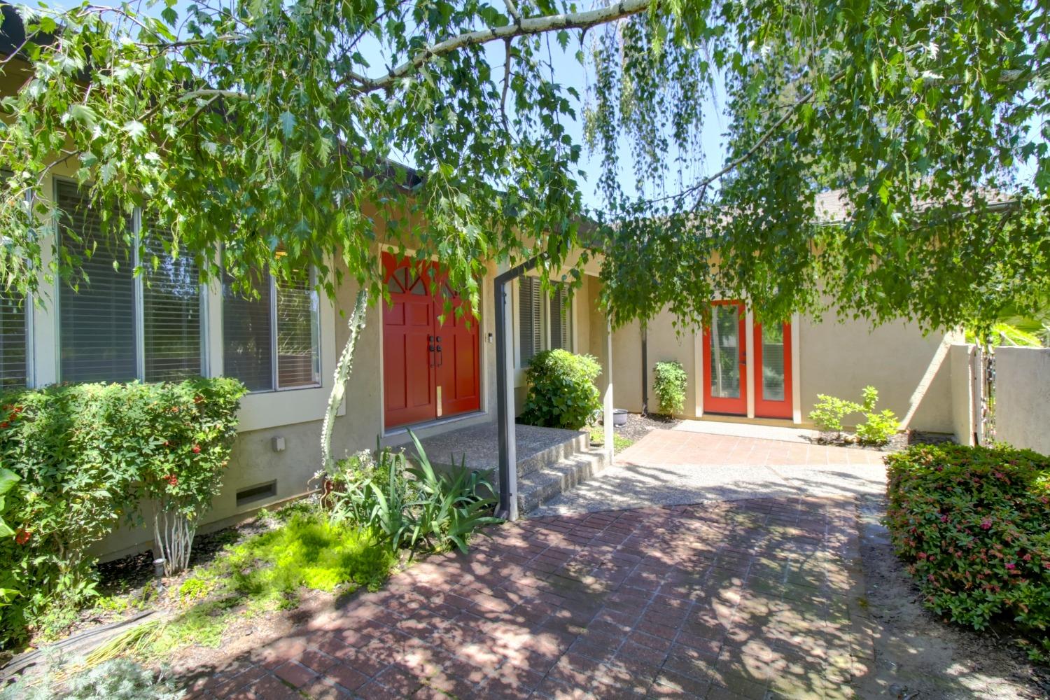 Detail Gallery Image 5 of 78 For 8401 Kroeger Ct, Fair Oaks,  CA 95628 - 4 Beds | 3 Baths