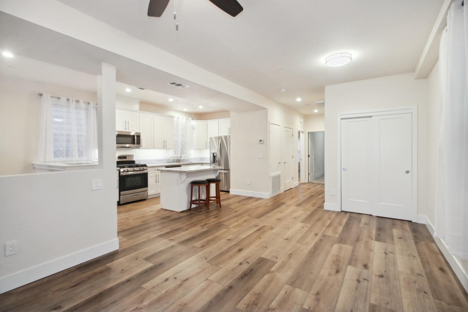 Detail Gallery Image 14 of 59 For 2021 S St, Sacramento,  CA 95811 - – Beds | – Baths