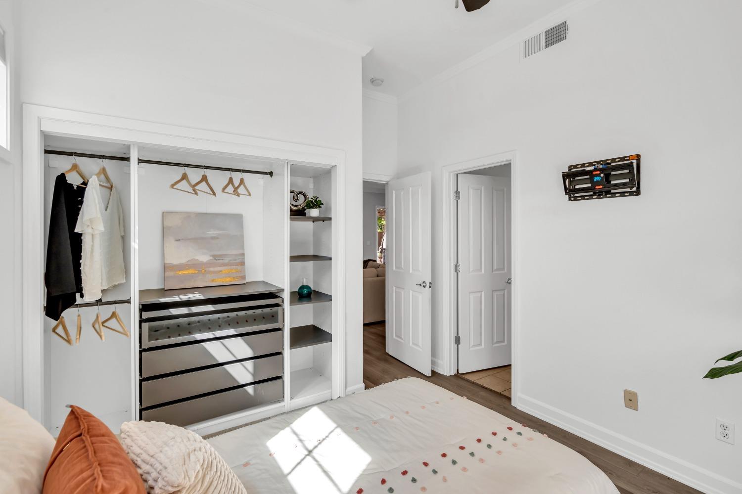 Detail Gallery Image 34 of 94 For 6600 Caprezzo Way, Elk Grove,  CA 95757 - 5 Beds | 4/1 Baths
