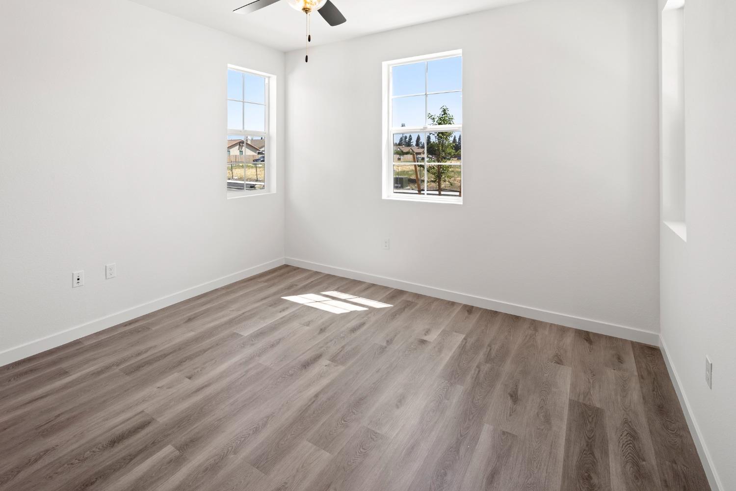 Detail Gallery Image 12 of 39 For 8636 Starburst Way, Sacramento,  CA 95823 - 4 Beds | 2/1 Baths