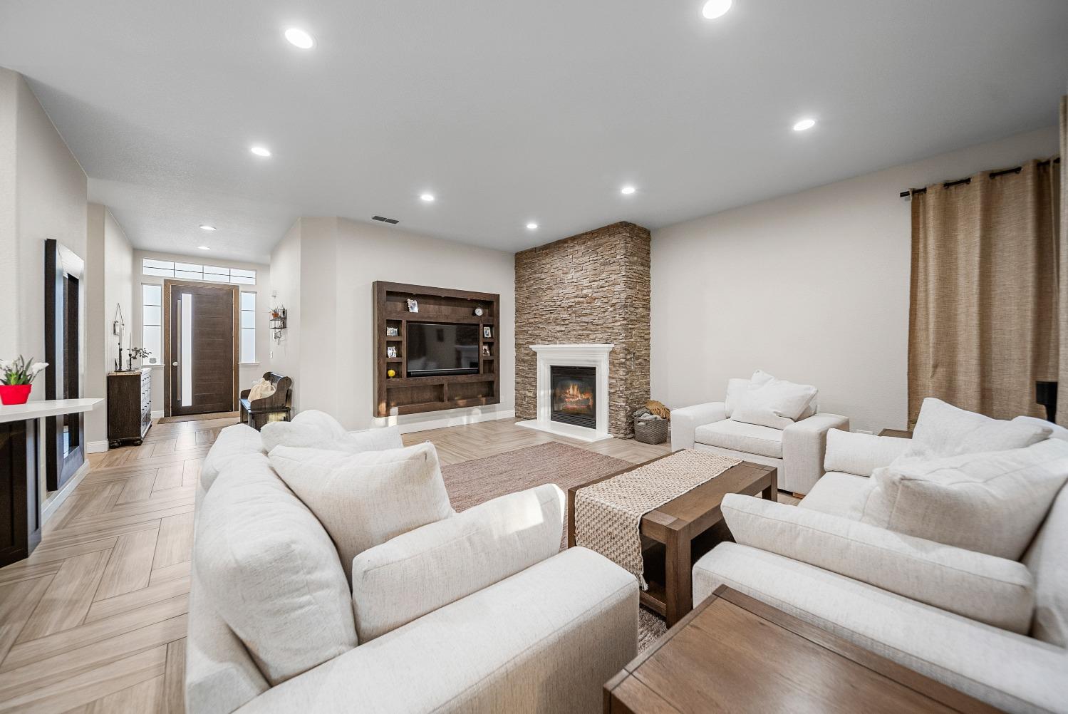 Detail Gallery Image 4 of 41 For 3201 Oselot Way, Rancho Cordova,  CA 95670 - 4 Beds | 2 Baths