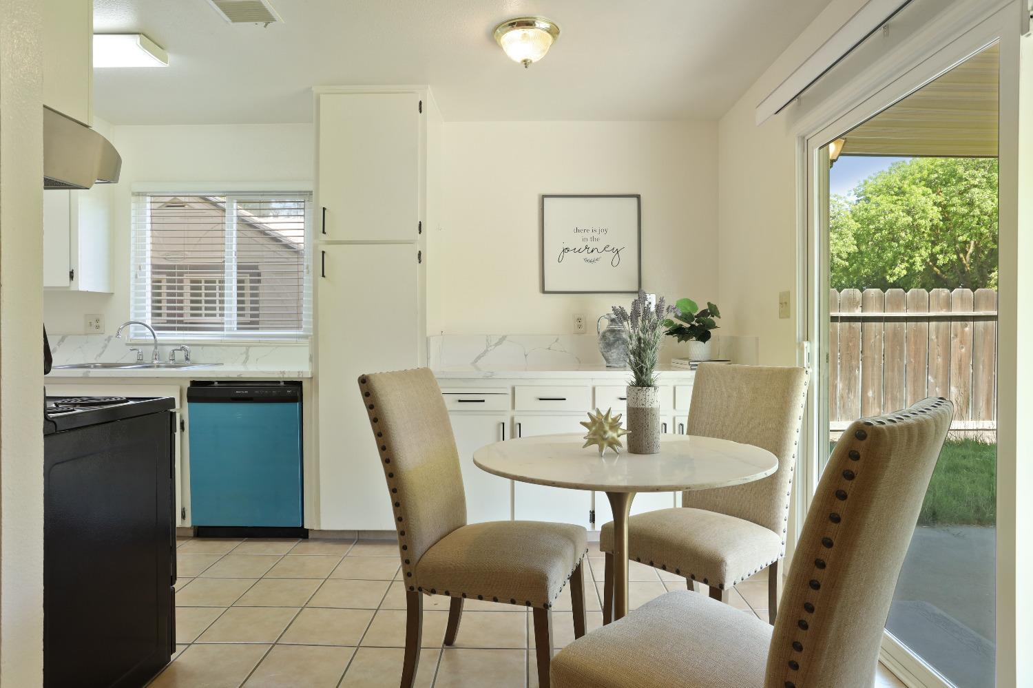 Detail Gallery Image 7 of 26 For 2912 Bateman Ln, Modesto,  CA 95354 - 3 Beds | 2 Baths