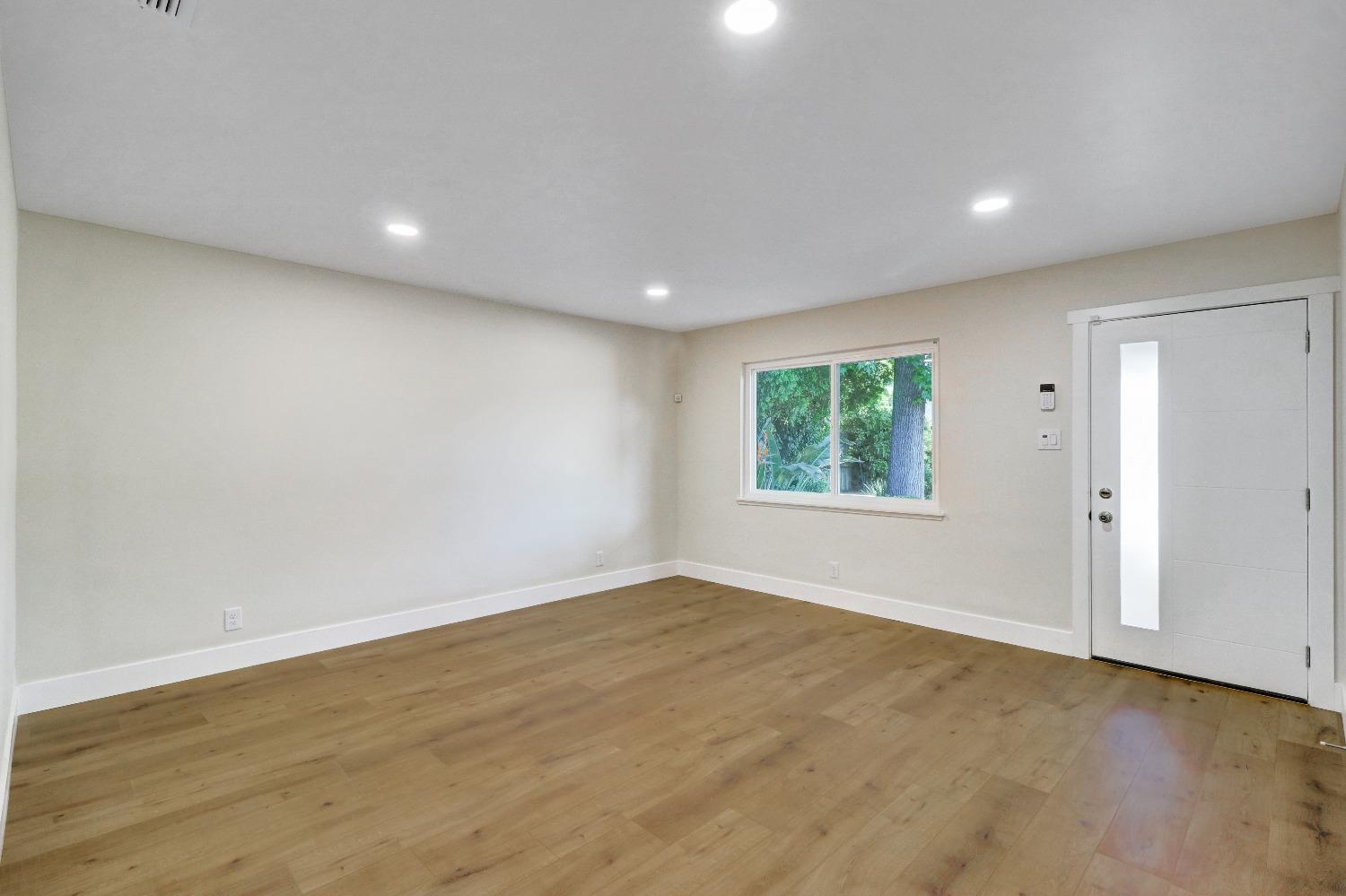 Detail Gallery Image 6 of 37 For 6004 Westbrook Dr, Citrus Heights,  CA 95621 - 3 Beds | 2 Baths