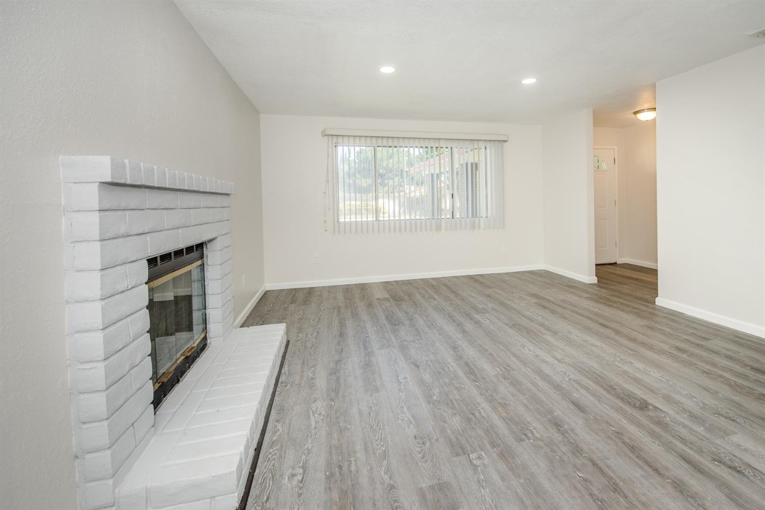 Detail Gallery Image 5 of 46 For 1925 Arrowsmith Dr, Manteca,  CA 95336 - 3 Beds | 2 Baths