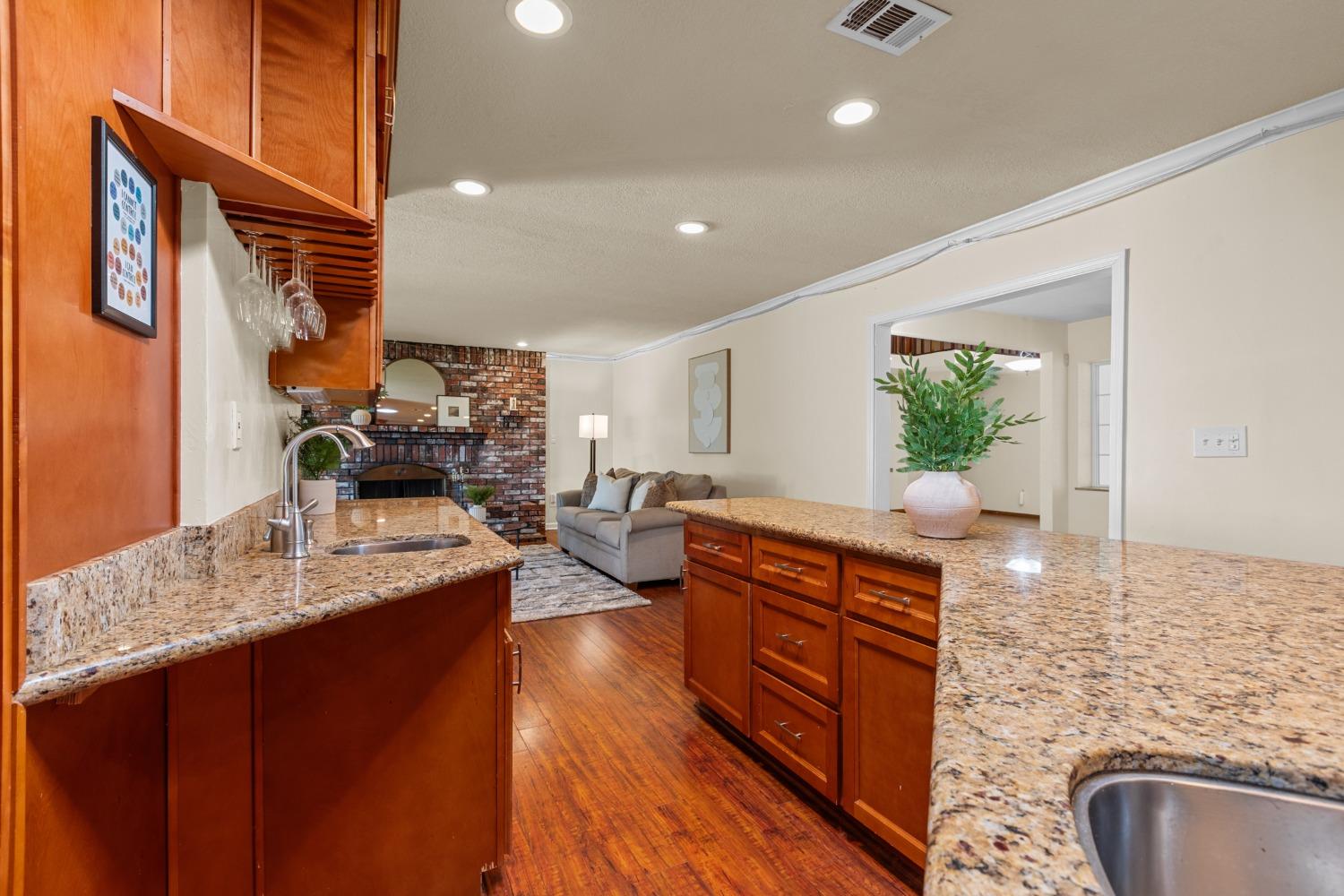 Detail Gallery Image 12 of 59 For 3800 Winona Way, North Highlands,  CA 95660 - 5 Beds | 3 Baths