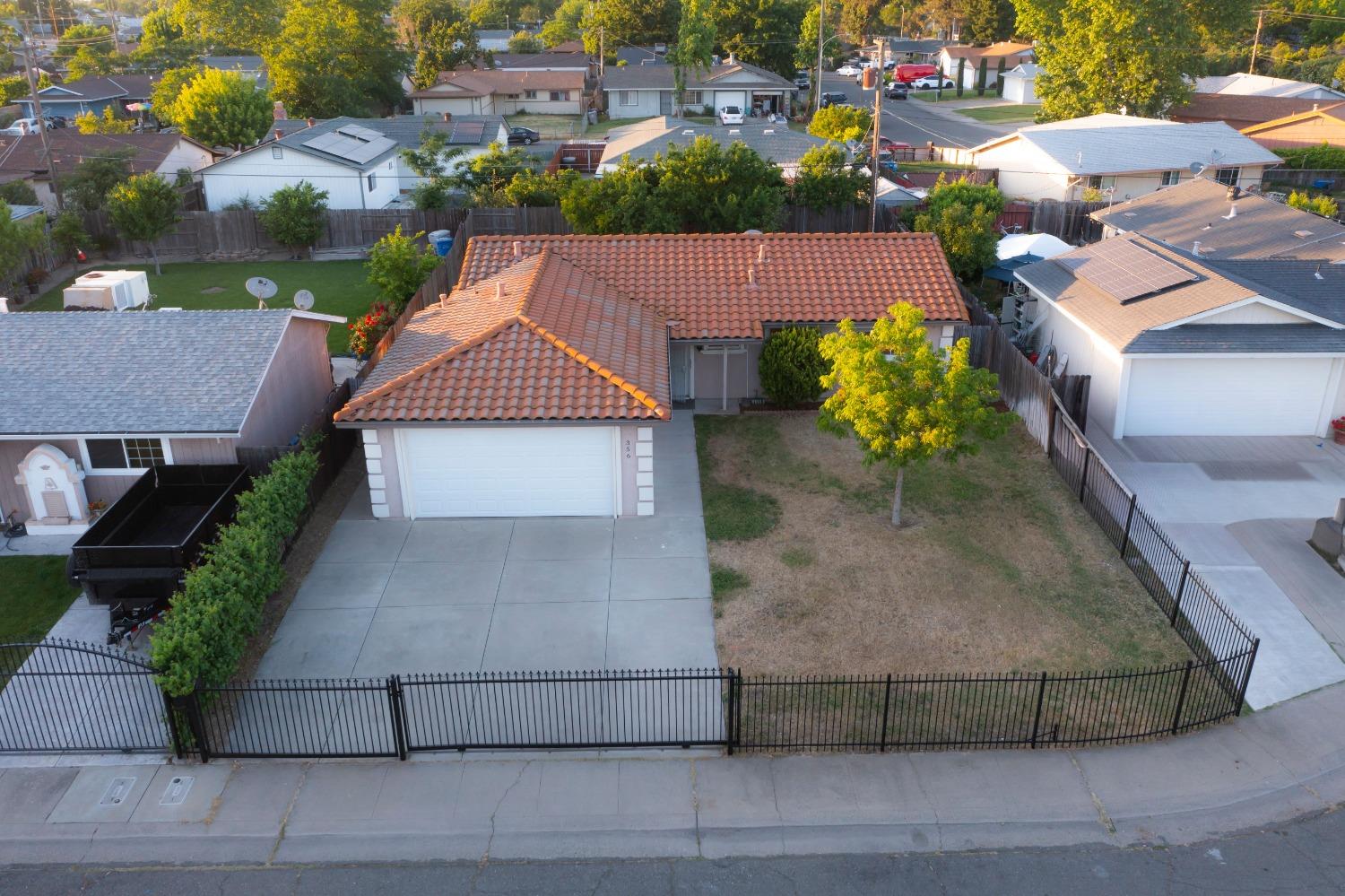 Detail Gallery Image 1 of 27 For 356 Yampa Cir, Sacramento,  CA 95838 - 3 Beds | 2 Baths