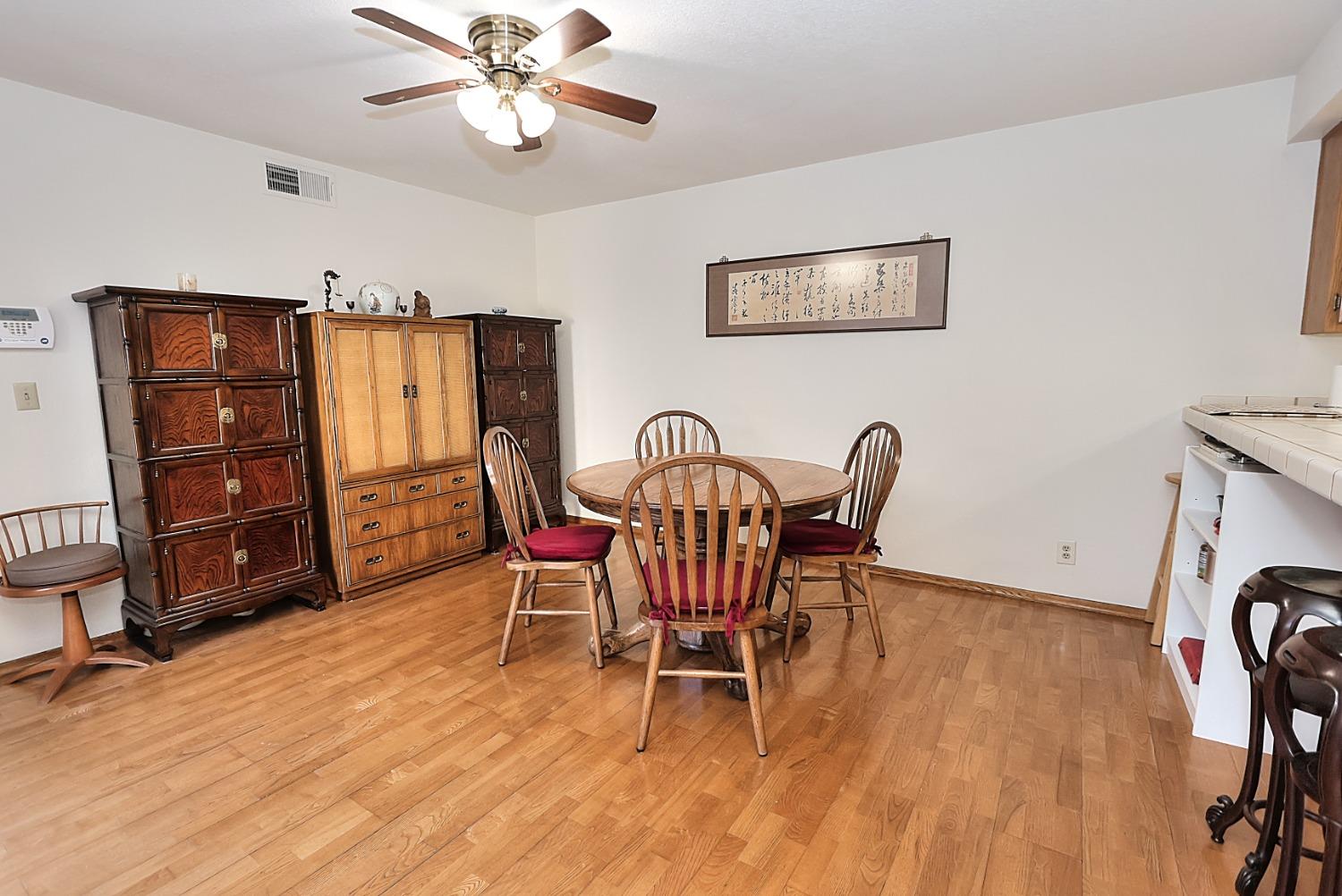 Detail Gallery Image 16 of 69 For 1982 University Park Dr, Sacramento,  CA 95825 - 3 Beds | 2/1 Baths