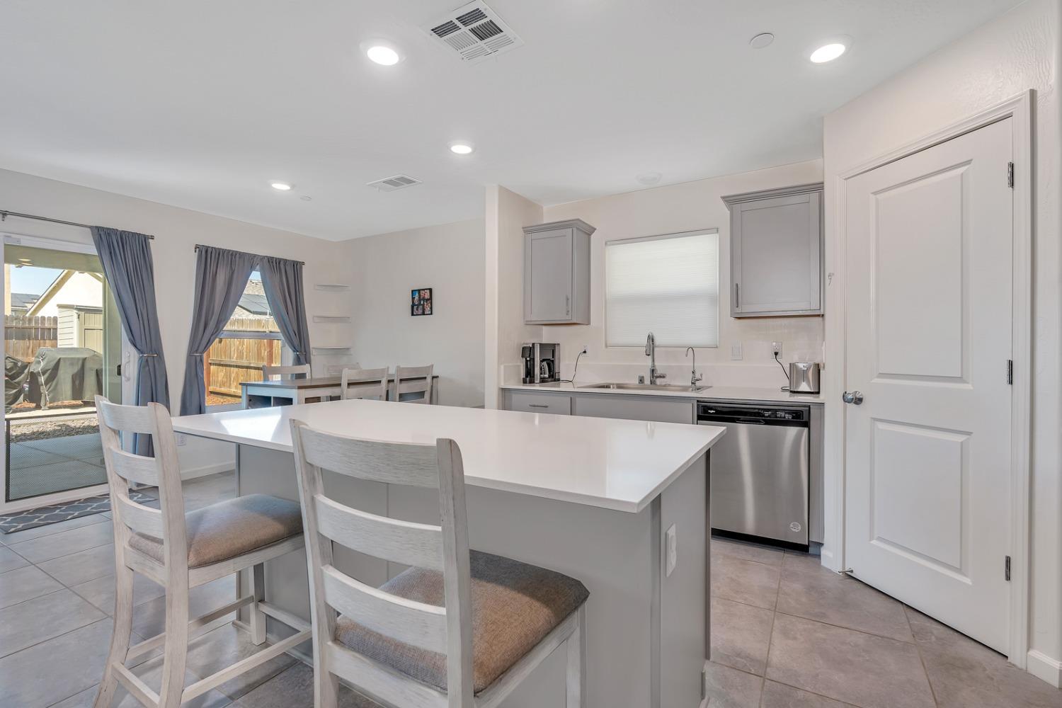 Detail Gallery Image 19 of 48 For 627 Suzanne Dr, Merced,  CA 95348 - 4 Beds | 2 Baths