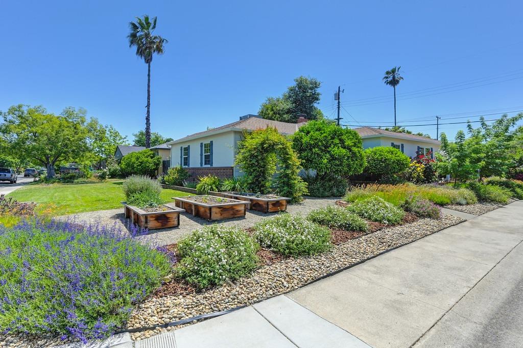 Detail Gallery Image 6 of 80 For 2901 61st St, Sacramento,  CA 95817 - 3 Beds | 1/1 Baths