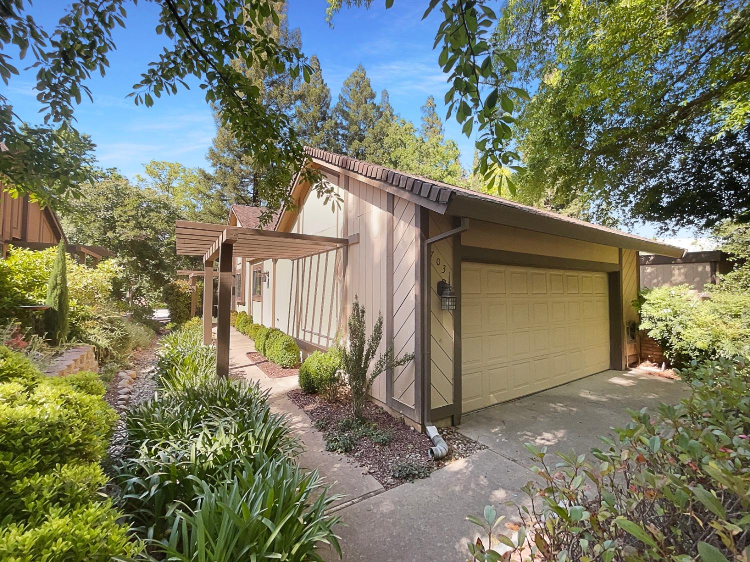 Detail Gallery Image 9 of 27 For 7031 Rancho Mirage Ct, Citrus Heights,  CA 95621 - 3 Beds | 2 Baths