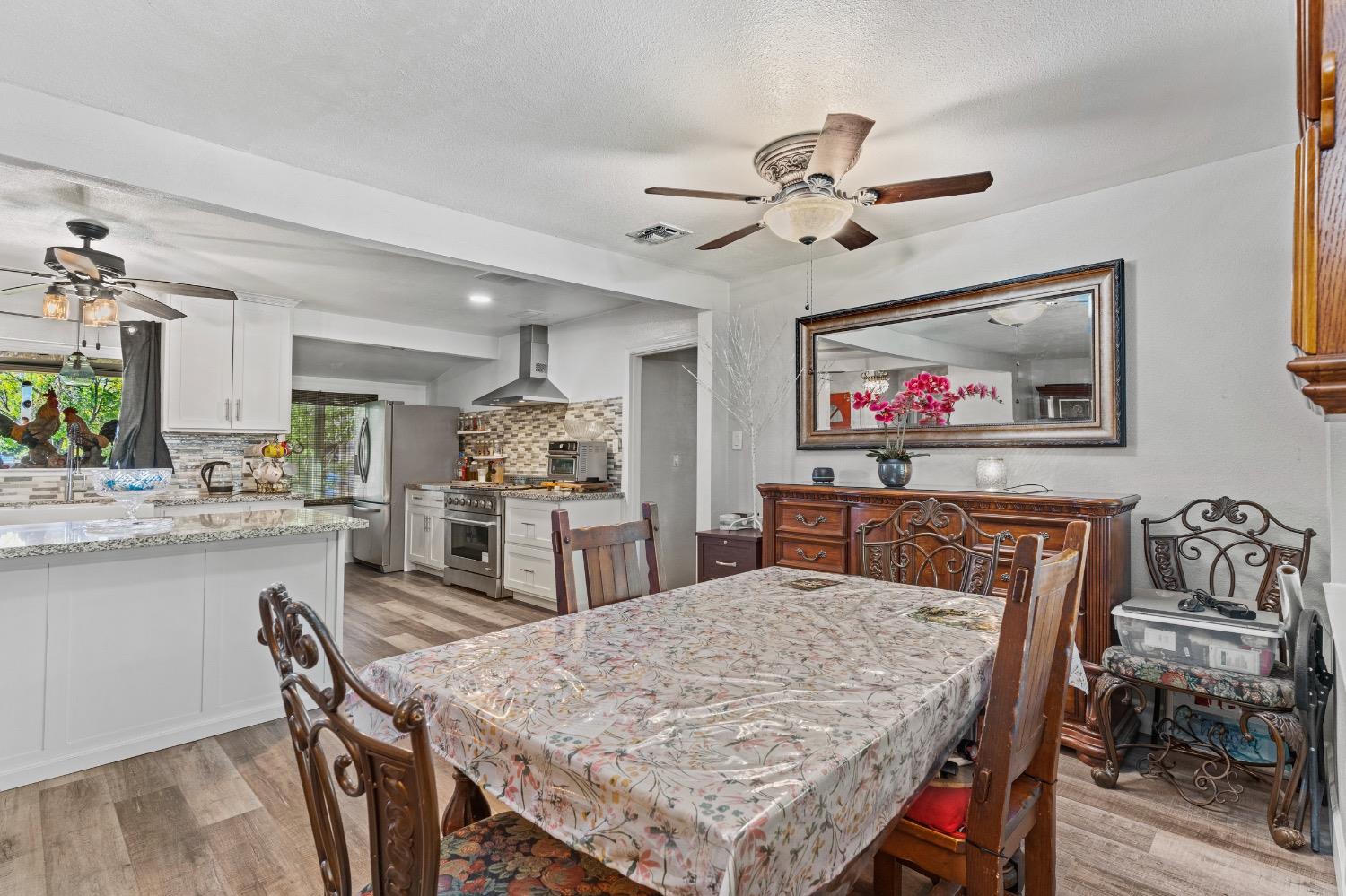 Detail Gallery Image 6 of 32 For 126 N Nottingham Dr, Stockton,  CA 95207 - 5 Beds | 3 Baths