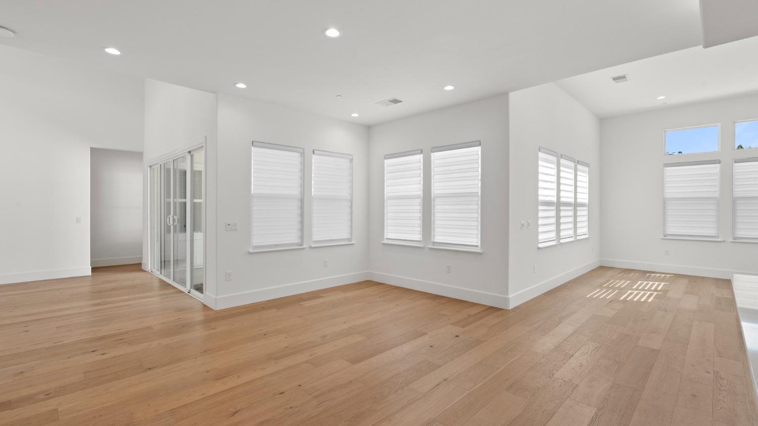 Detail Gallery Image 10 of 25 For 3840 Fletcher Peak Cir, Roseville,  CA 95661 - 4 Beds | 2/1 Baths