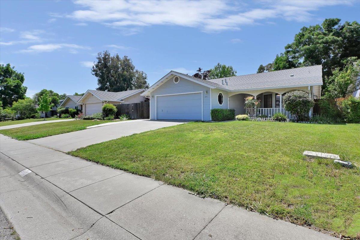 Detail Gallery Image 3 of 49 For 841 Brennan Pl, Willows,  CA 95988 - 3 Beds | 2 Baths