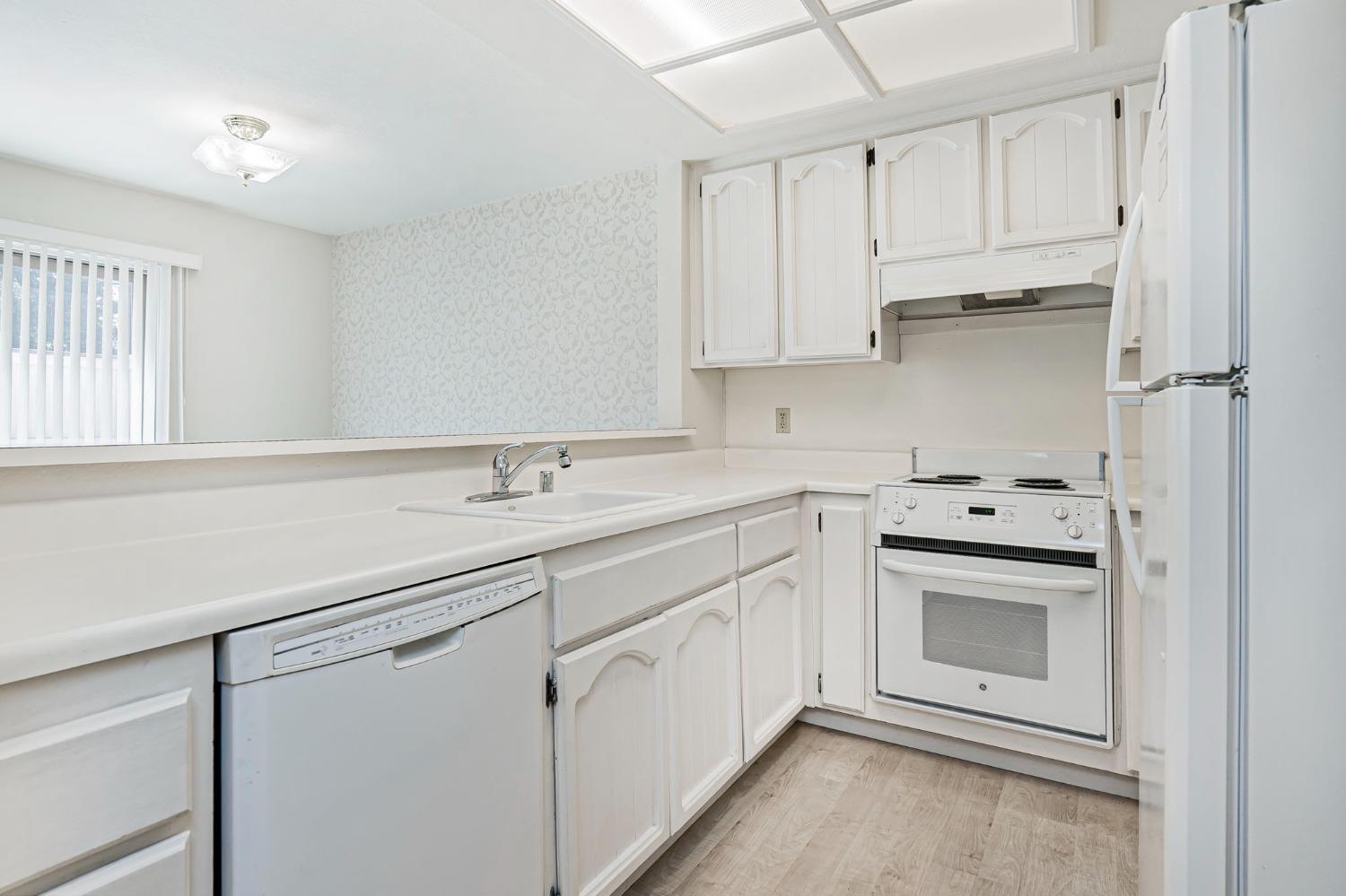 Photo #7: 225059717 Listing: Photo #7