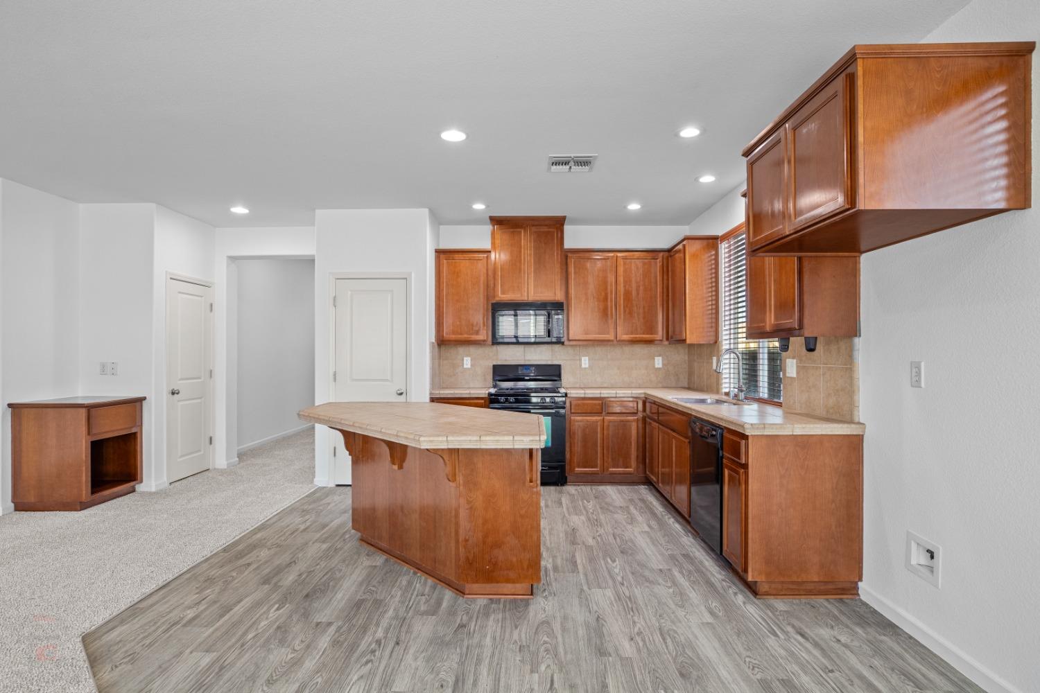 Detail Gallery Image 20 of 45 For 1355 Santona St, Manteca,  CA 95337 - 3 Beds | 2 Baths