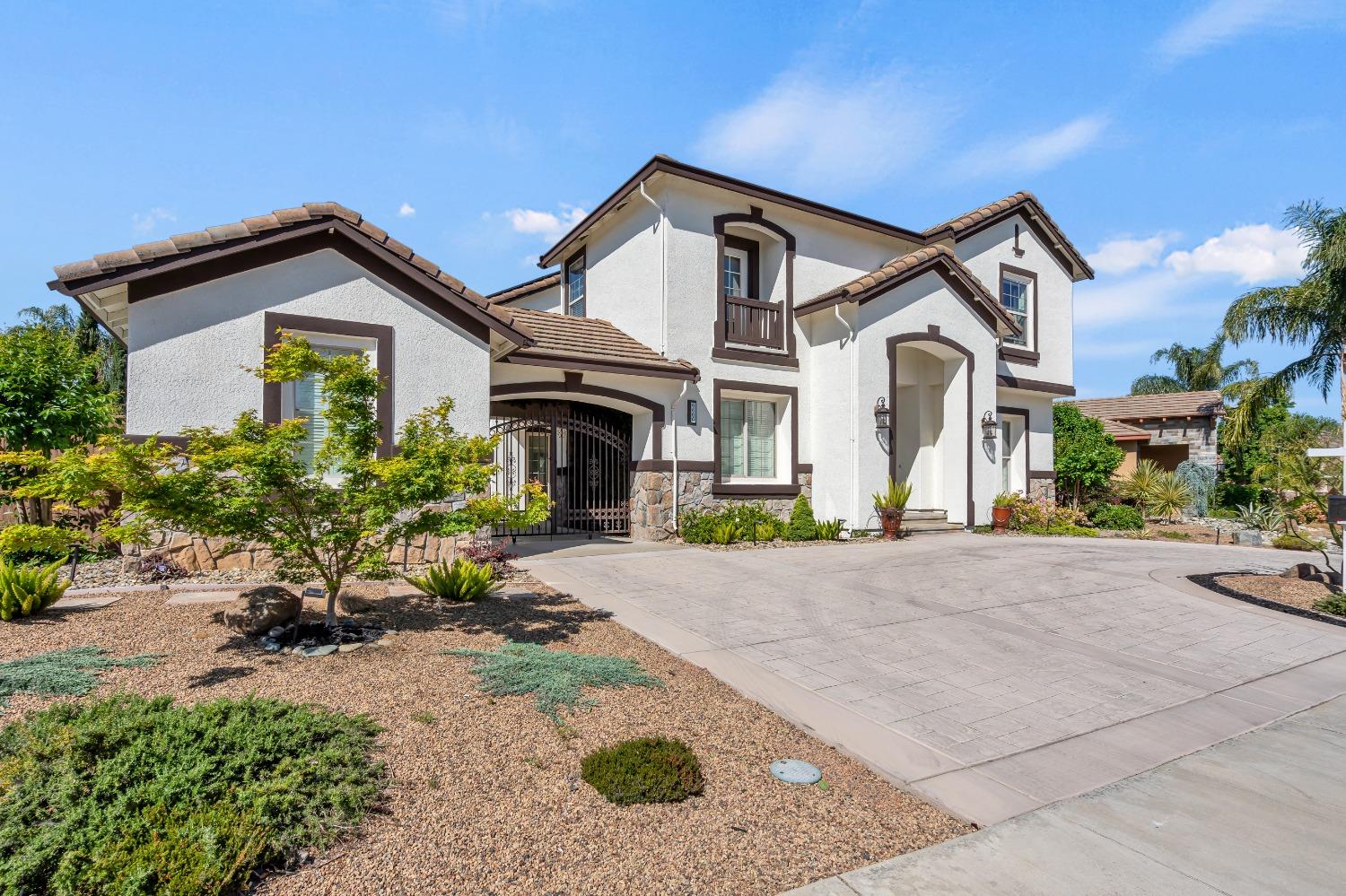 Detail Gallery Image 13 of 94 For 6600 Caprezzo Way, Elk Grove,  CA 95757 - 5 Beds | 4/1 Baths
