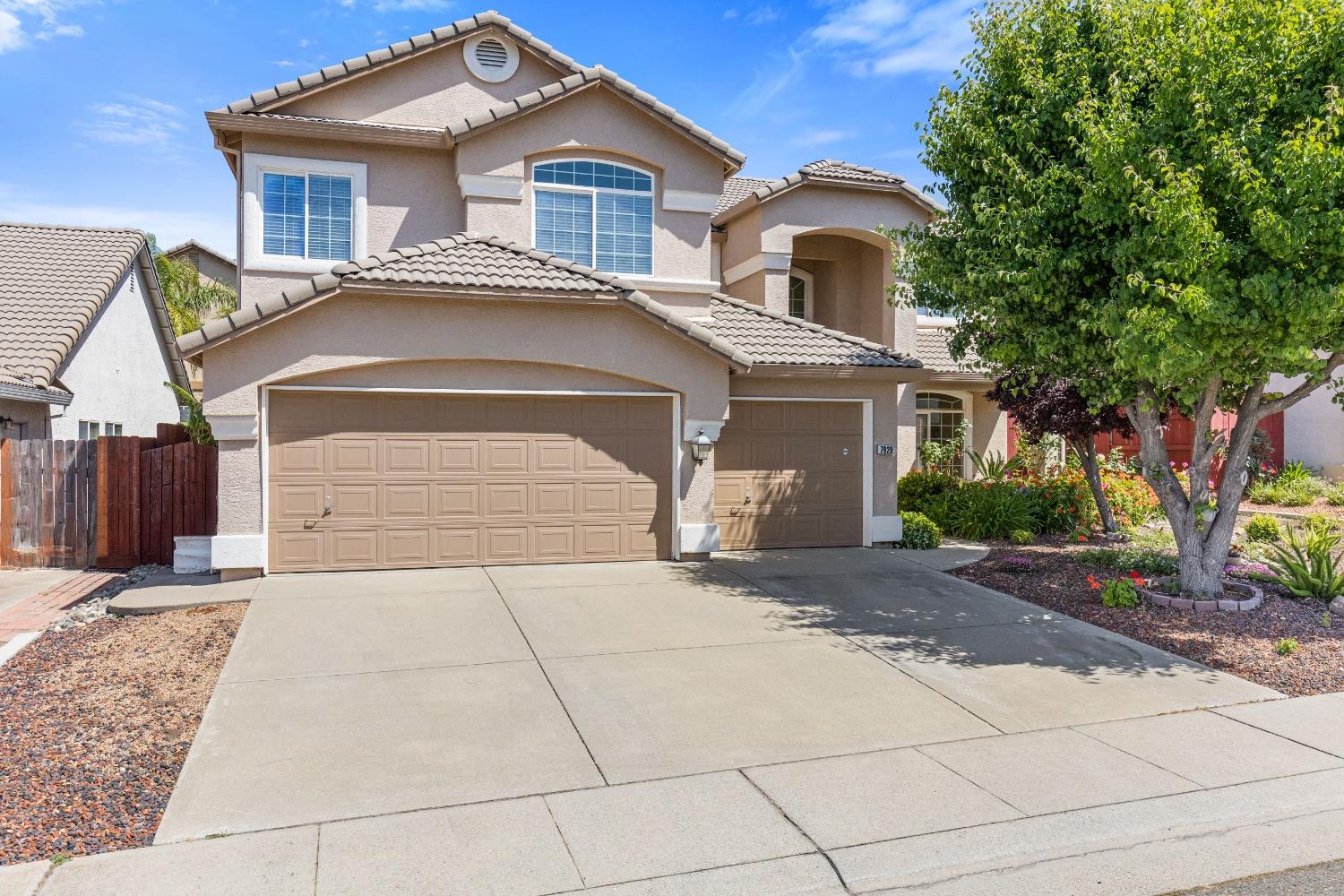 Detail Gallery Image 1 of 62 For 7920 Tetotom Park Way, Antelope,  CA 95843 - 5 Beds | 3 Baths