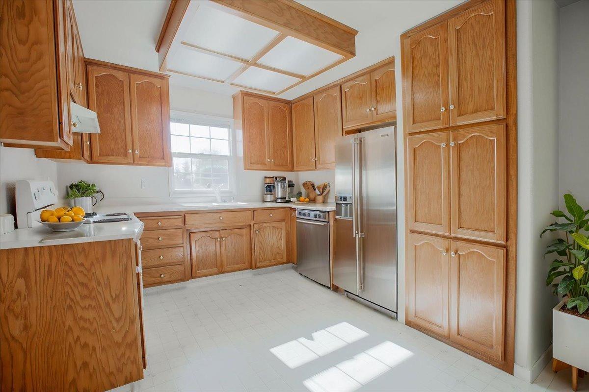 Detail Gallery Image 7 of 33 For 2950 Happy Valley Ct, Atwater,  CA 95301 - 6 Beds | 3/1 Baths
