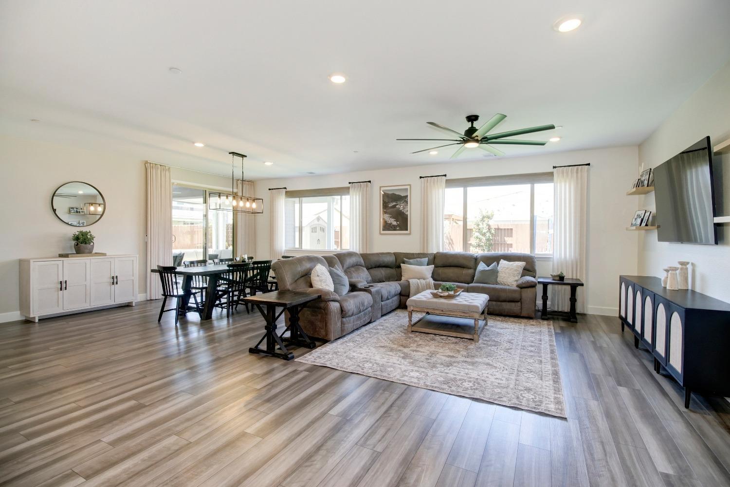 Detail Gallery Image 11 of 54 For 5480 Fandango Loop, Roseville,  CA 95747 - 4 Beds | 2/1 Baths