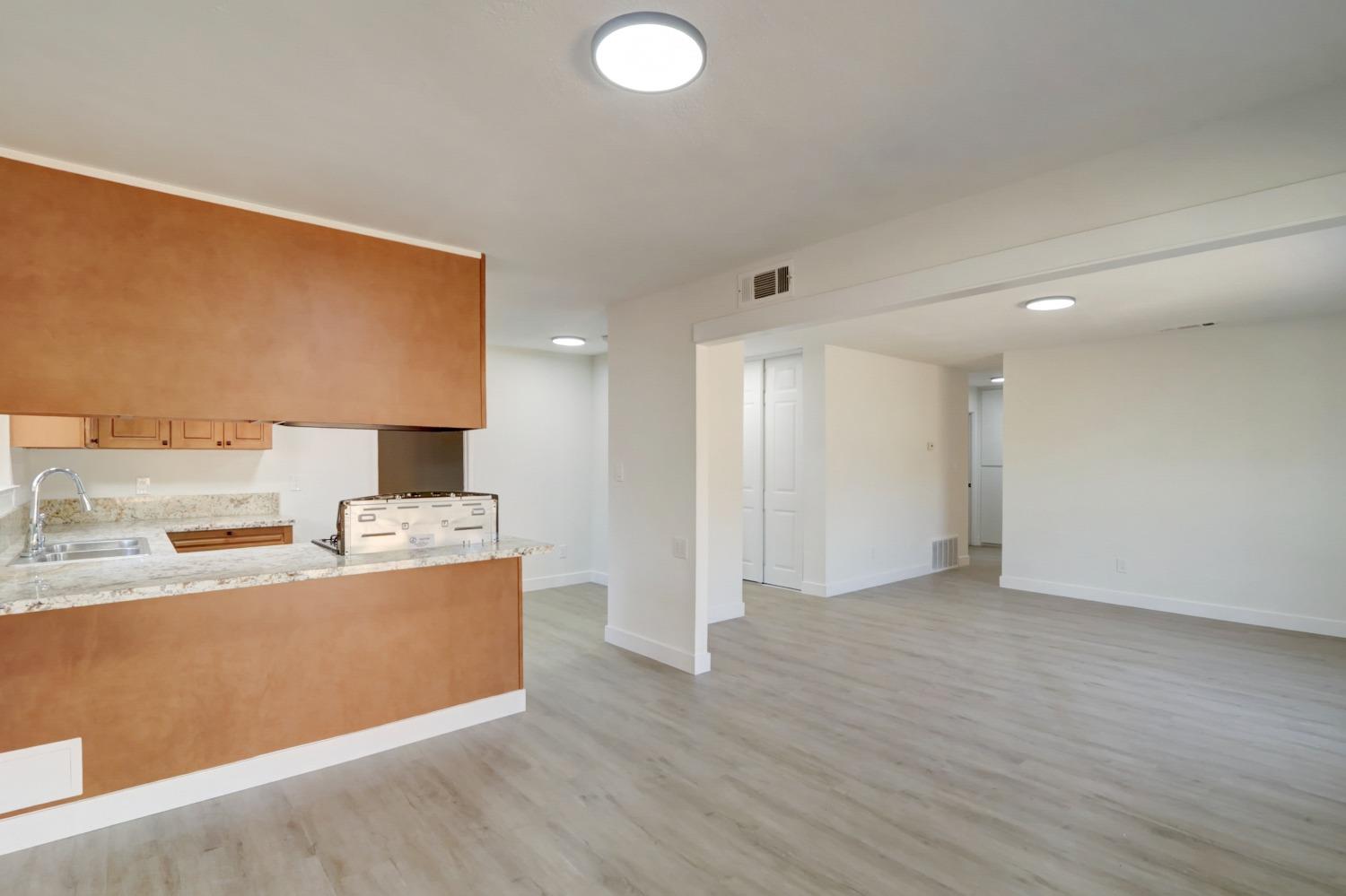 Detail Gallery Image 13 of 41 For 7915 Center Pkwy, Sacramento,  CA 95823 - 3 Beds | 1/1 Baths