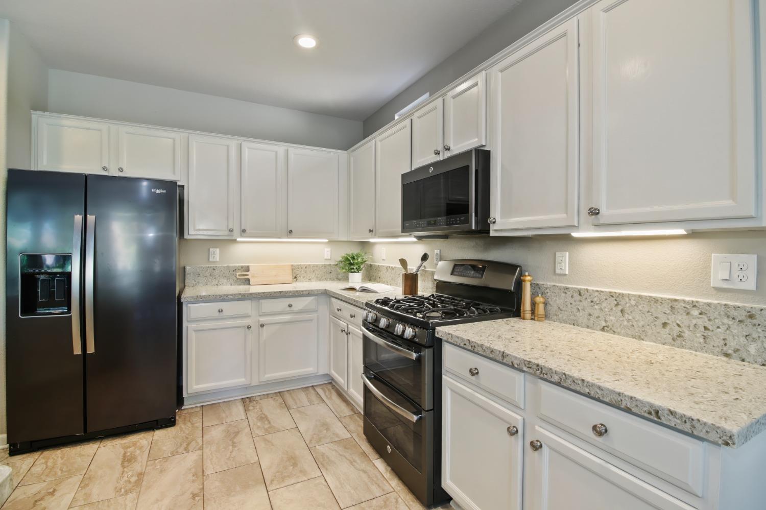 Detail Gallery Image 16 of 47 For 2125 Stonecrest Ln, Lincoln,  CA 95648 - 2 Beds | 2/1 Baths