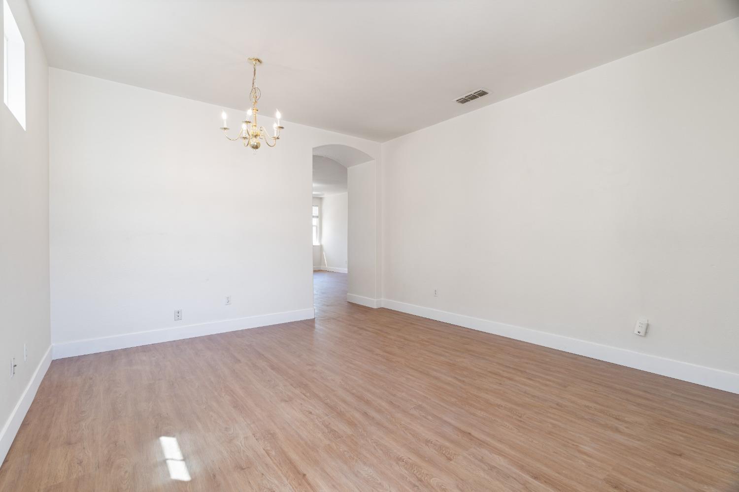 Detail Gallery Image 6 of 41 For 9443 Marius Way, Sacramento,  CA 95829 - 4 Beds | 2 Baths