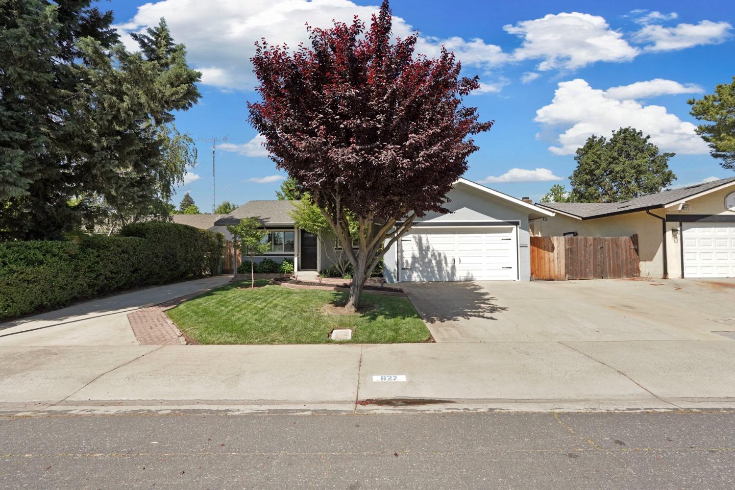 Detail Gallery Image 1 of 43 For 627 Tahoe Dr, Lodi,  CA 95242 - 3 Beds | 2 Baths