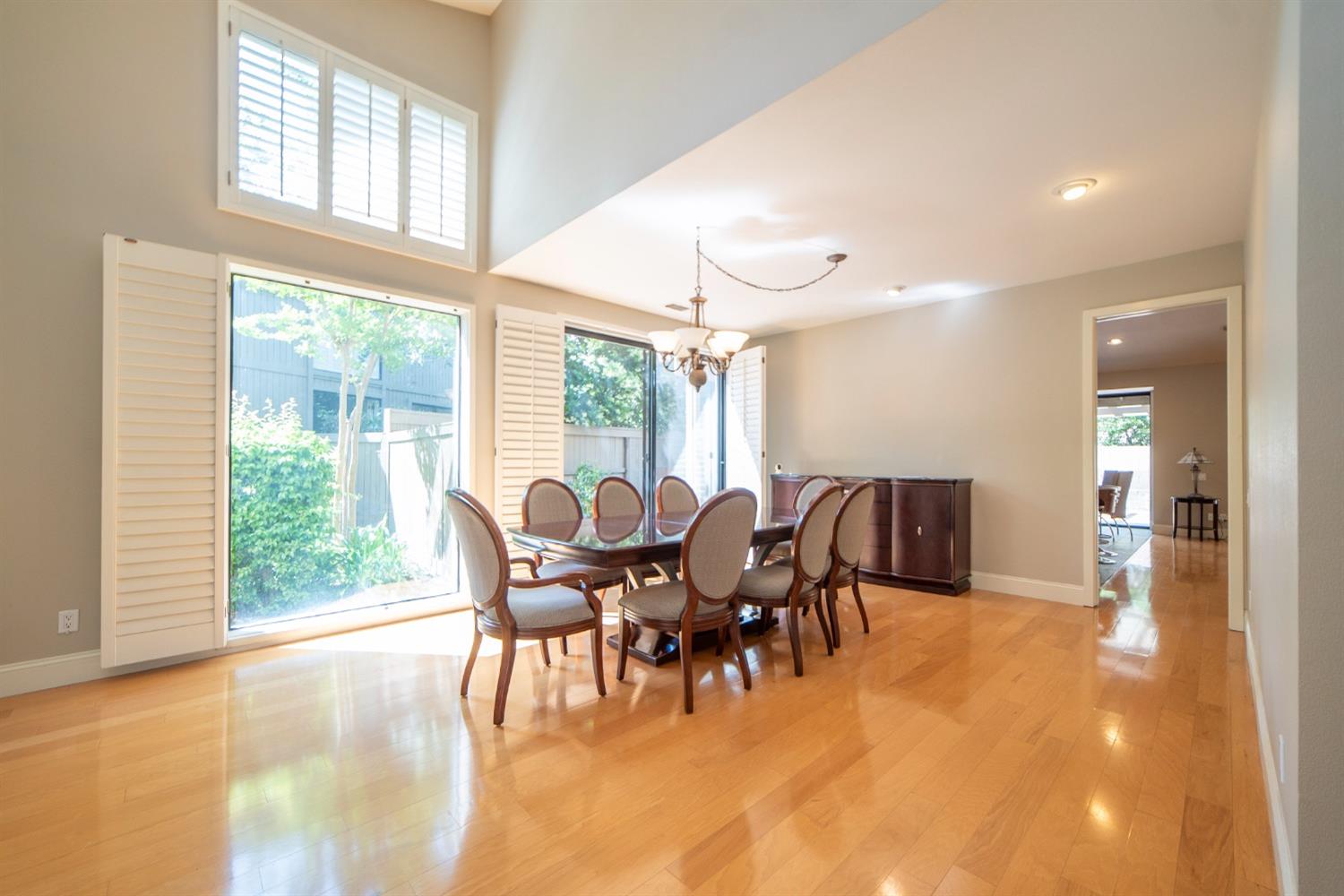 Detail Gallery Image 17 of 94 For 11457 Huntington Village Ln, Gold River,  CA 95670 - 4 Beds | 4/2 Baths