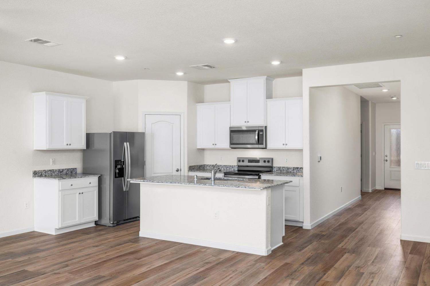 Detail Gallery Image 2 of 15 For 2219 Nicklaus Dr, Linda,  CA 95901 - 4 Beds | 2 Baths