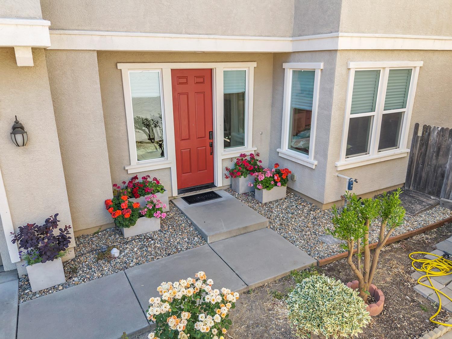 Detail Gallery Image 3 of 49 For 1869 Mammoth Way, Sacramento,  CA 95834 - 3 Beds | 3 Baths