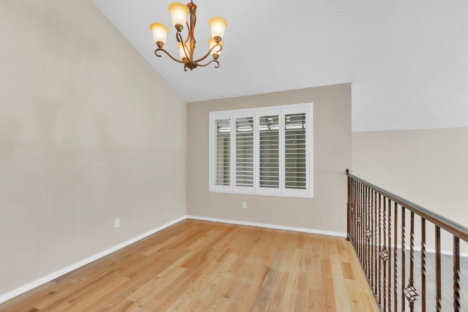 Detail Gallery Image 7 of 34 For 51 Angel Island Circle, Sacramento,  CA 95831 - 4 Beds | 2/1 Baths