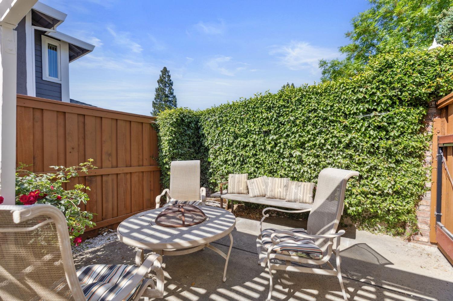 Detail Gallery Image 21 of 40 For 1535 E Colonial Pkwy #E,  Roseville,  CA 95661 - 4 Beds | 2/1 Baths