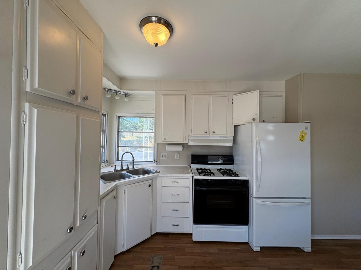 Detail Gallery Image 3 of 23 For 6230 Manitoba Ave, Sacramento,  CA 95841 - 2 Beds | 2 Baths