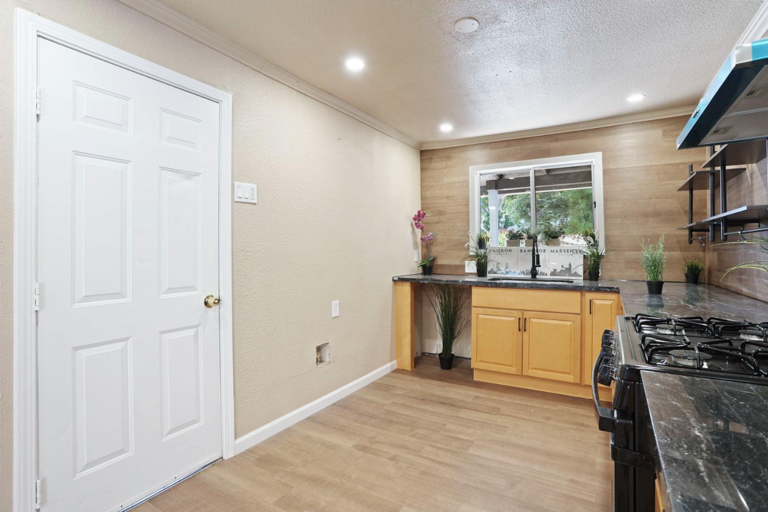 Detail Gallery Image 5 of 36 For 366 S Coolidge Ave, Stockton,  CA 95215 - 3 Beds | 1 Baths
