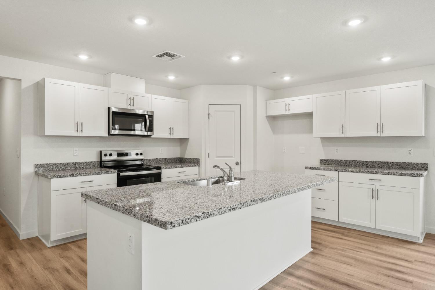 Detail Gallery Image 6 of 33 For 4189 Pittenger Dr, Olivehurst,  CA 95961 - 4 Beds | 2 Baths