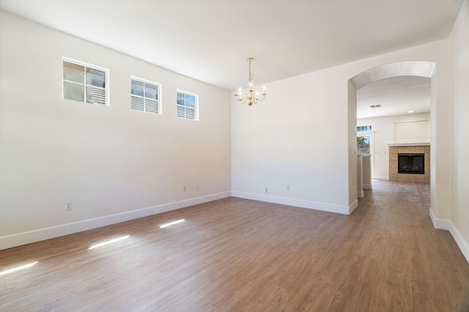 Detail Gallery Image 5 of 41 For 9443 Marius Way, Sacramento,  CA 95829 - 4 Beds | 2 Baths