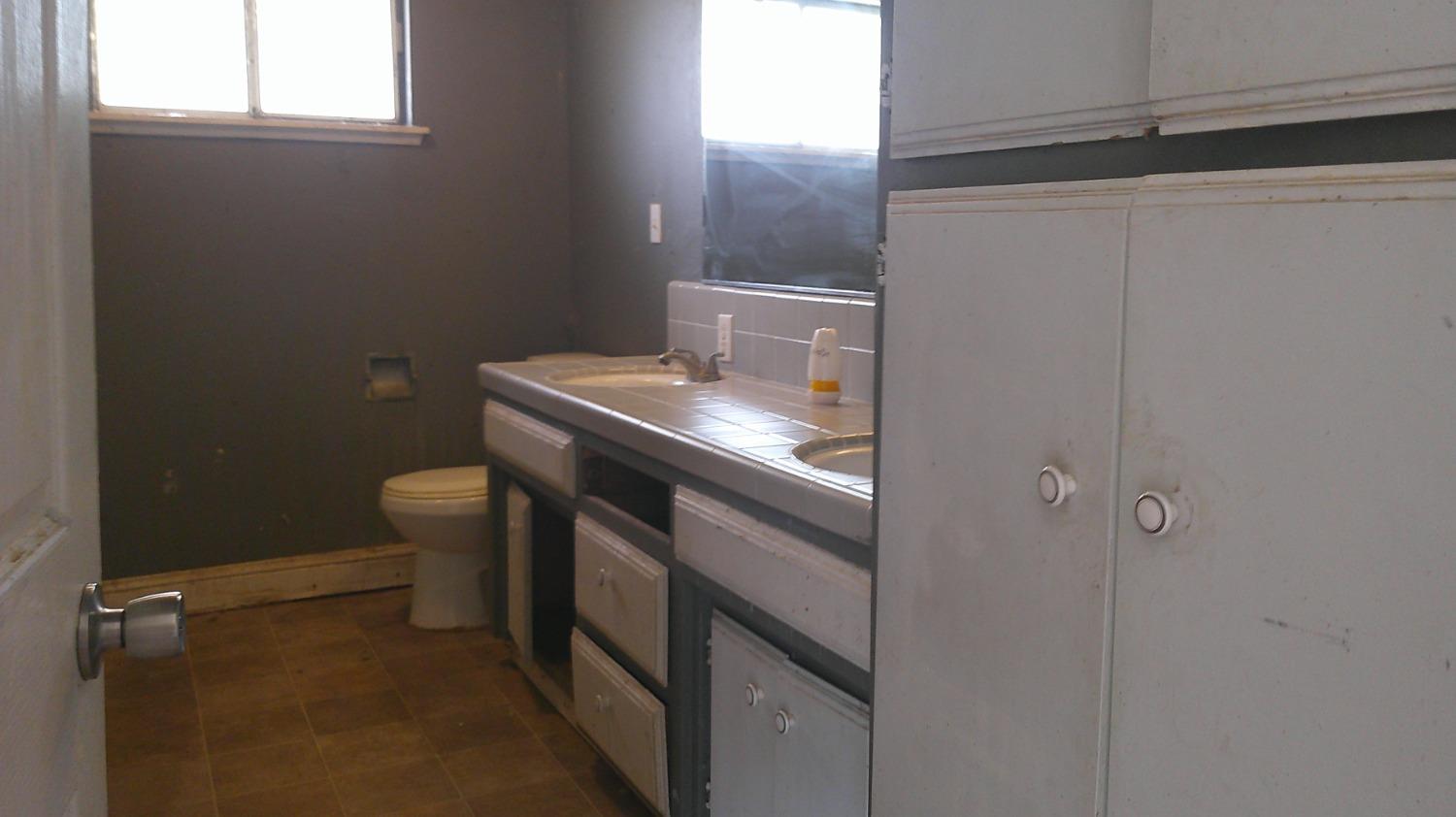 Detail Gallery Image 20 of 34 For 23634 August Ave, Hilmar,  CA 95324 - 4 Beds | 2/1 Baths