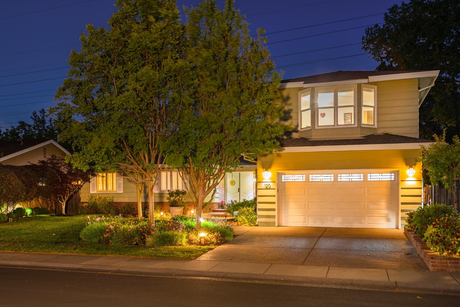 Detail Gallery Image 2 of 68 For 120 Clunie Dr, Sacramento,  CA 95864 - 4 Beds | 3/1 Baths