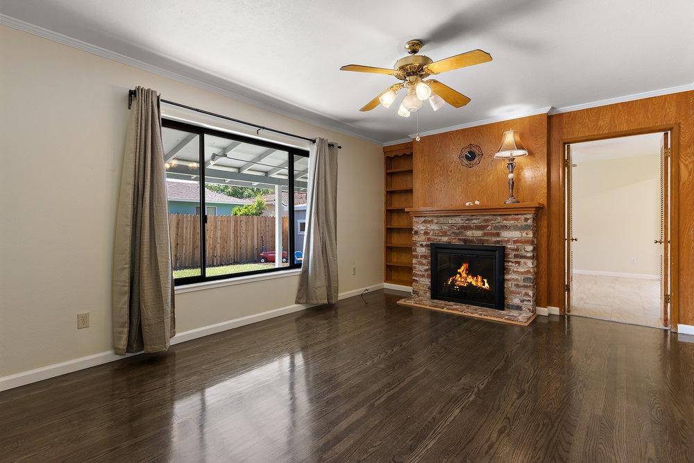 Detail Gallery Image 4 of 35 For 10334 Doyle Way, Rancho Cordova,  CA 95670 - 3 Beds | 2 Baths