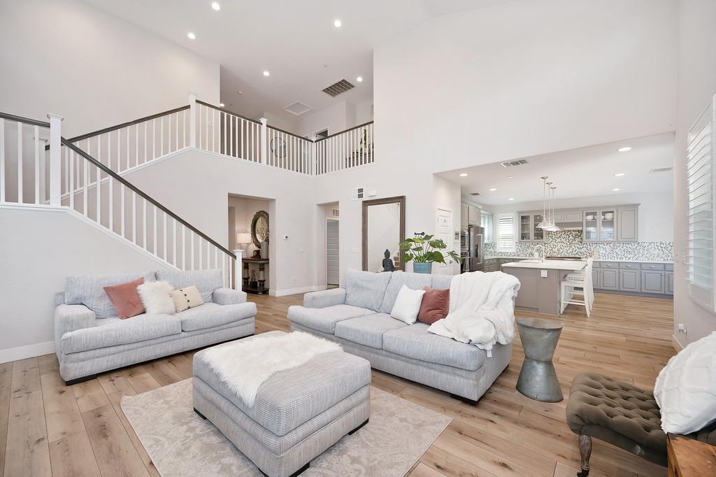 Detail Gallery Image 7 of 34 For 5033 Chico Dr, Roseville,  CA 95747 - 5 Beds | 4/1 Baths
