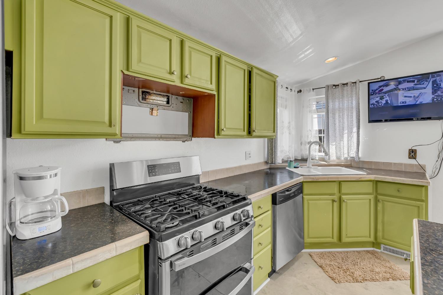 Detail Gallery Image 5 of 36 For 6417 Capital Cir 9, Sacramento,  CA 95828 - 3 Beds | 2 Baths