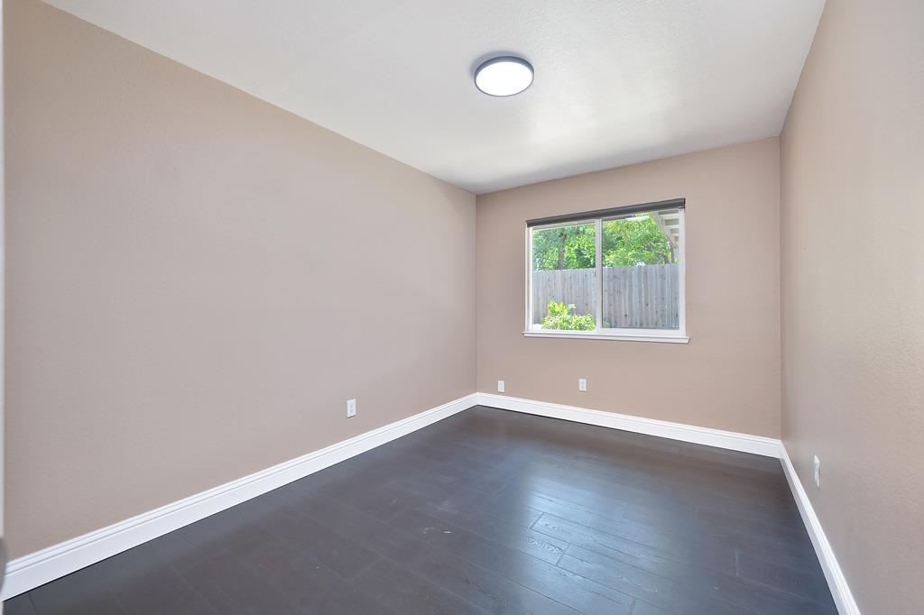 Detail Gallery Image 12 of 30 For 5801 Pecan Ave, Orangevale,  CA 95662 - 4 Beds | 2/1 Baths