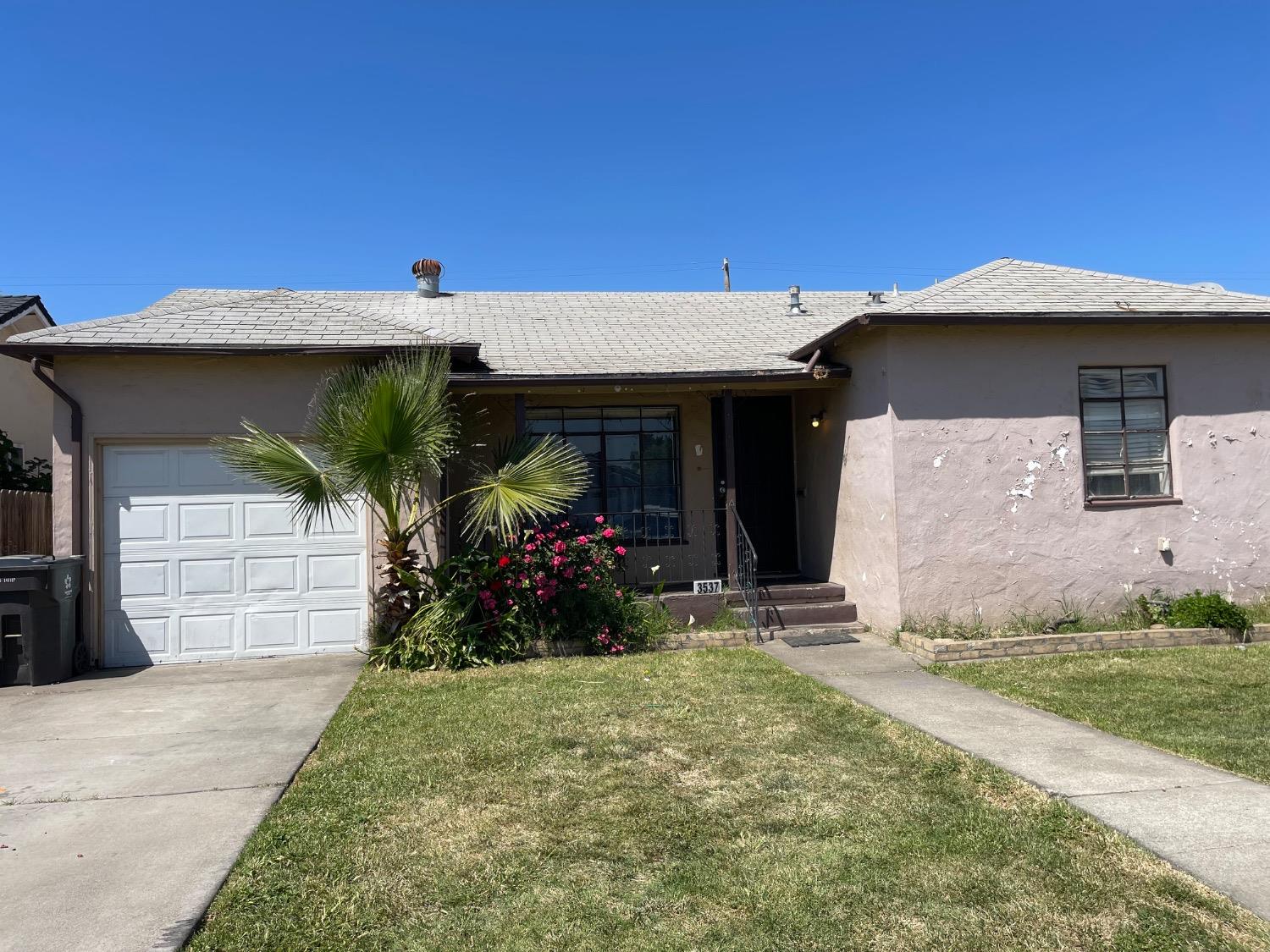 Detail Gallery Image 2 of 23 For 3537 West Ln, Stockton,  CA 95204 - 2 Beds | 1 Baths