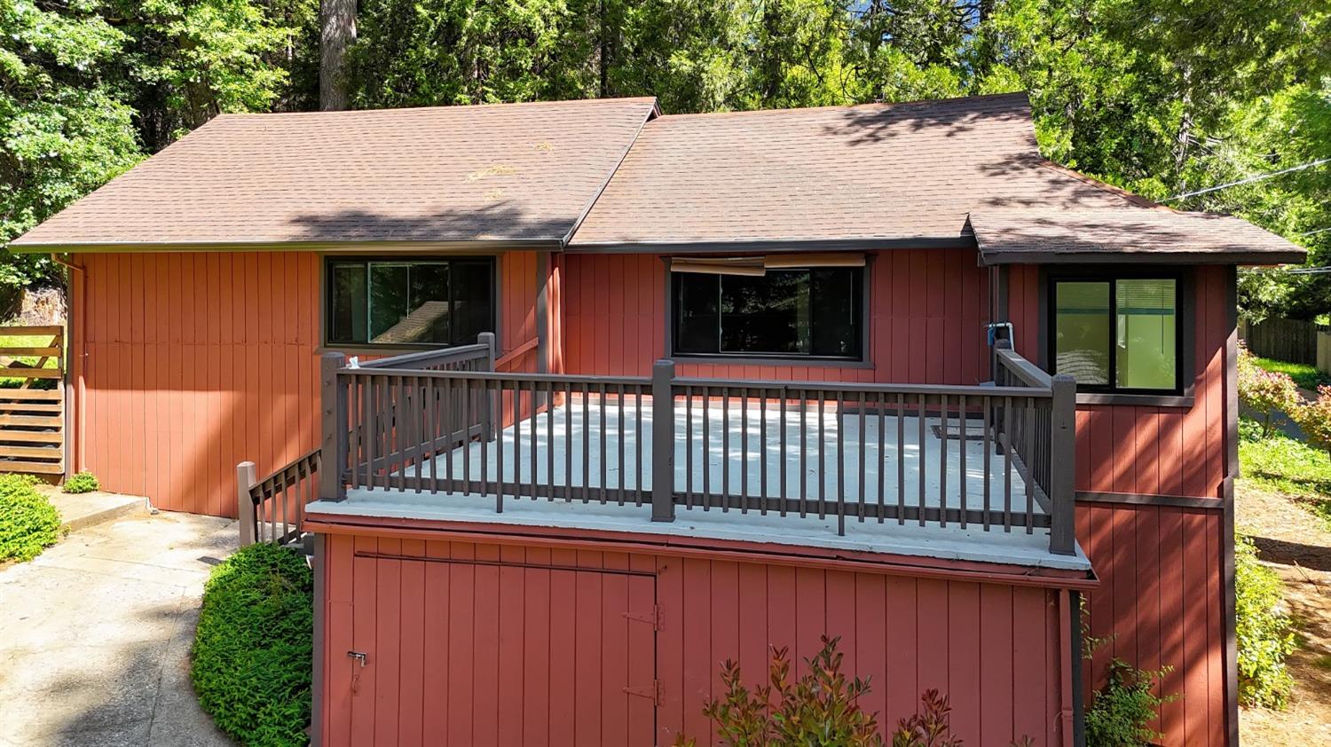 Detail Gallery Image 1 of 22 For 224 Manor Dr, Grass Valley,  CA 95945 - 3 Beds | 2/1 Baths