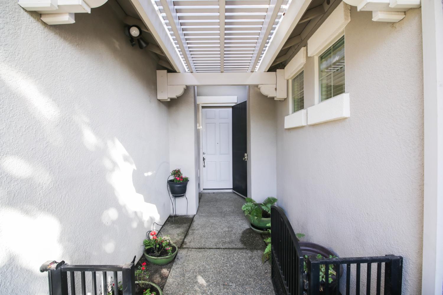 Detail Gallery Image 3 of 47 For 2125 Stonecrest Ln, Lincoln,  CA 95648 - 2 Beds | 2/1 Baths