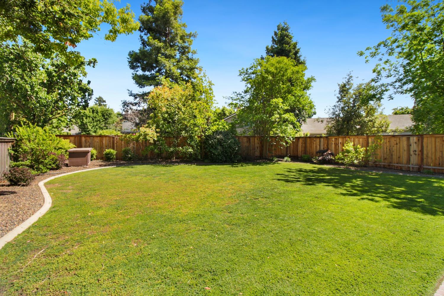 Detail Gallery Image 33 of 38 For 9527 Lake Park Ln, Elk Grove,  CA 95758 - 3 Beds | 2 Baths